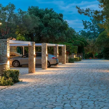 Villa Maria Elena I *