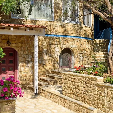 Maria Elena I Villa