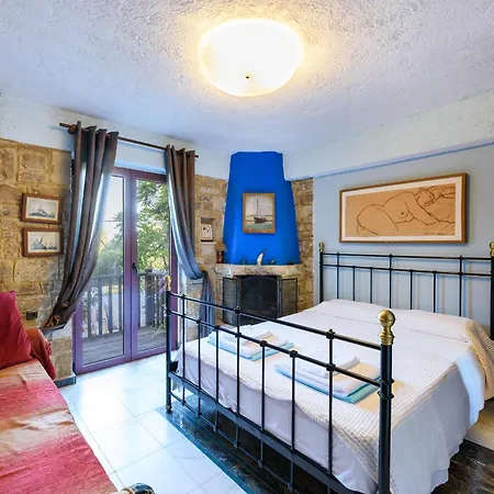 Maria Elena I Villa *