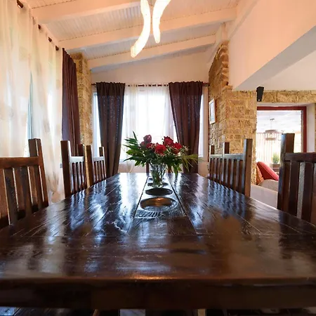 Villa Maria Elena I Lagomandra